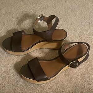 Lanah Wooden Platform*